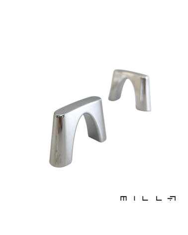 Maniglia per mobile cromo lucido SID maniglia design vista in prospettiva su sfondo bianco