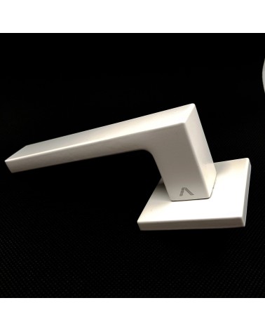 Maniglia per porta colore bianco WARNA maniglia design vista di profilo