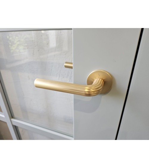Maniglia per porta oro satinato Frella maniglia design