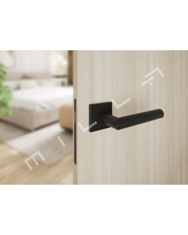 Maniglia per porta nera ARABIS design montata su una porta