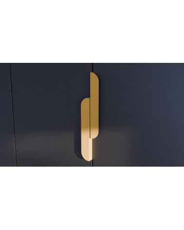 Maniglia per mobile oro opaco ZORIA allungata maniglia design vista frontale montata su un mobile