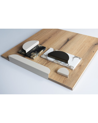 Maniglia per mobile ZORIA allungata maniglia design presentata su una placca in legno