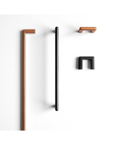Maniglia per mobile in rame NOX design disposta su uno sfondo bianco