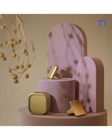 Pomello per mobile oro opaco NOX maniglia design disposta con materiali decorativi