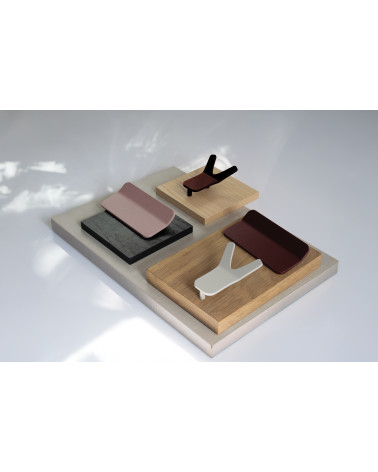 Maniglia per mobile SEA maniglia design presentata su delle placche