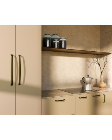 Maniglia per mobile marrone oliva SONGO maniglia design montata su un mobile da cucina