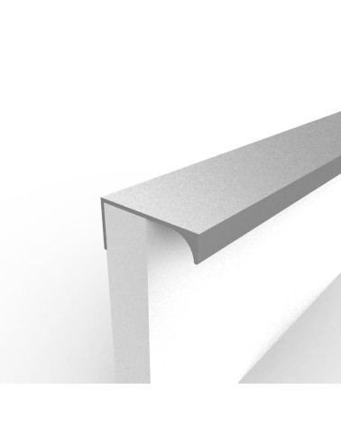 Maniglia per mobile anodizzata naturale TERRA design fissata sul bordo di un pannello bianco