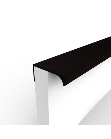 Maniglia per mobile anodizzata nera TERRA design fissata sul bordo di un pannello bianco