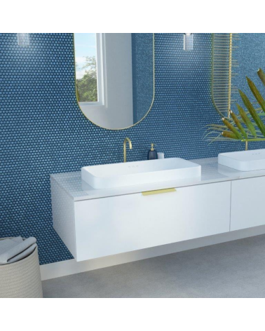 Maniglia per mobile anodizzata oro COSTA maniglia design vista da lontano montata su un mobile sospeso