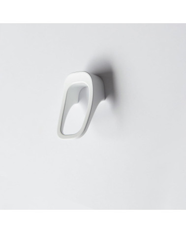 Pomello per mobile avorio LAGO design posizionato su uno sfondo bianco