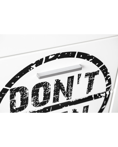 Maniglia per mobile cromata satinata DUBSTEP maniglia design montata su un mobile