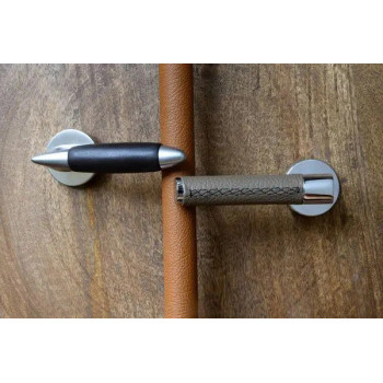 Maniglia per porta in pelle | MILLAPOIGNEES