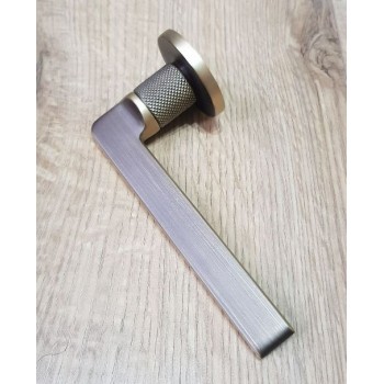 Maniglia di porta colore bronzo - Selezione MILLAPOIGNEES