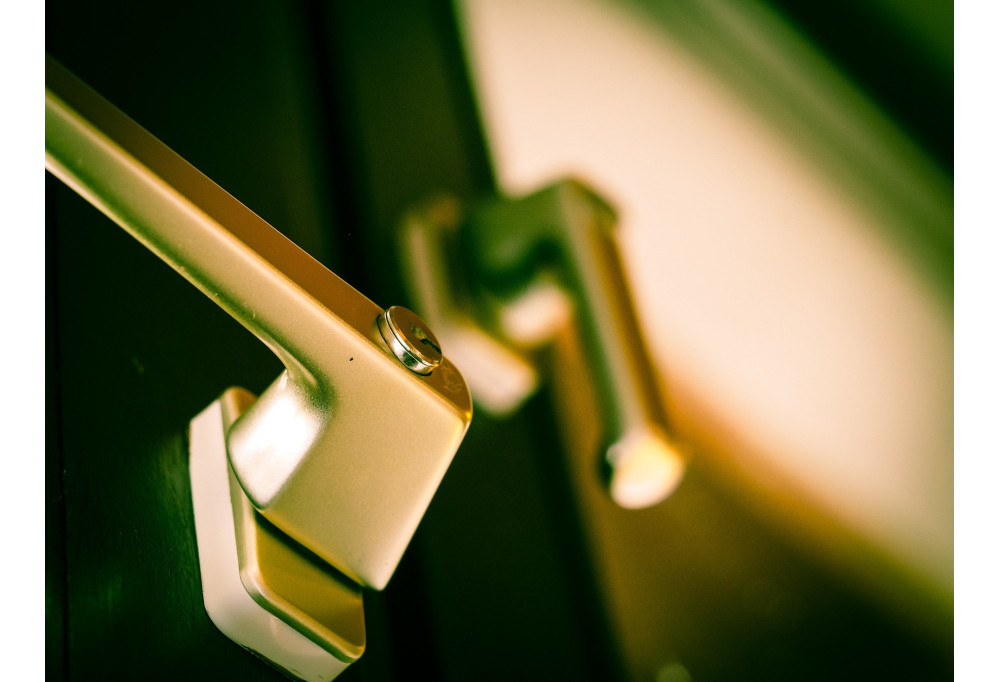 Come installare una maniglia per finestra?