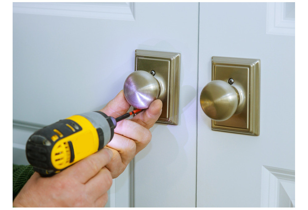 Come installare una maniglia porta?