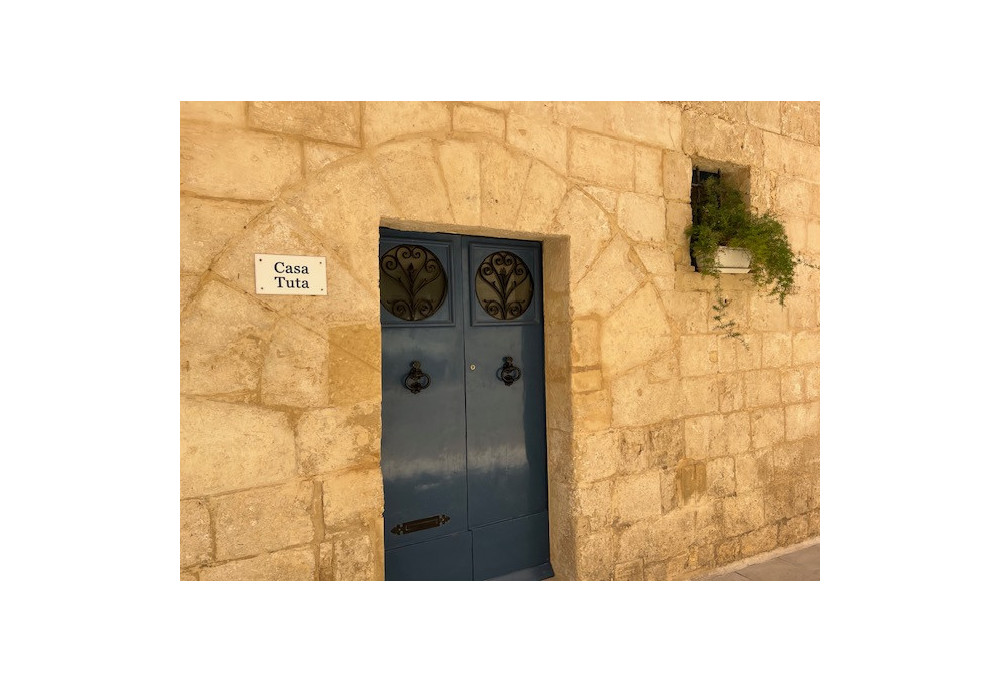 I battenti per porta de La Valletta: viaggio nel cuore dell'artigianato maltese