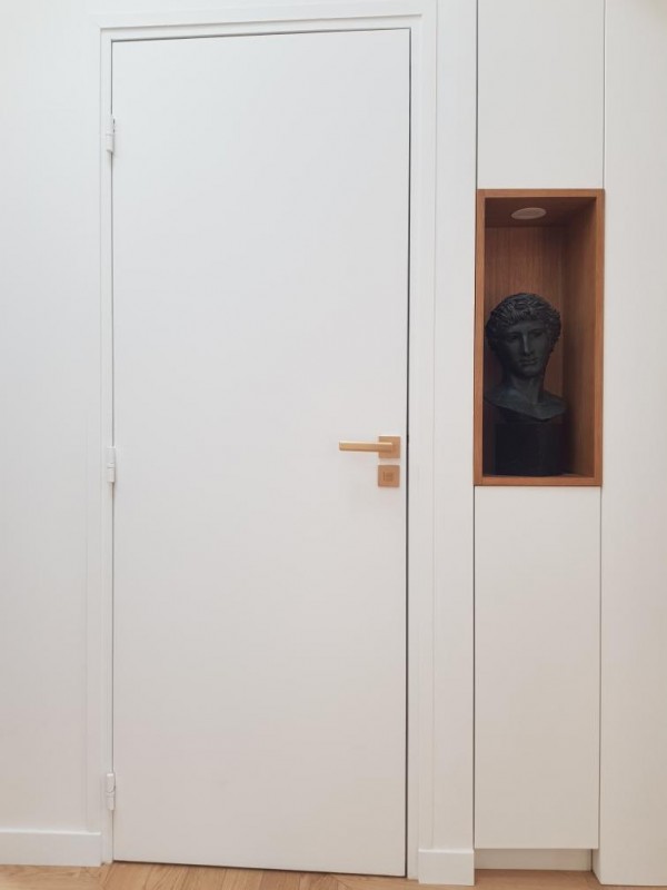 Maniglia per porta design Raflesia in finitura oro opaco - realizzazione appartamento parigino