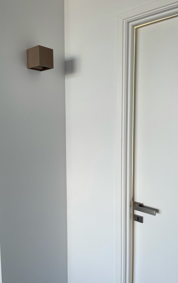 Progetto di realizzazione a Lione - Maniglia per porta design Focus su una placca rettangolare